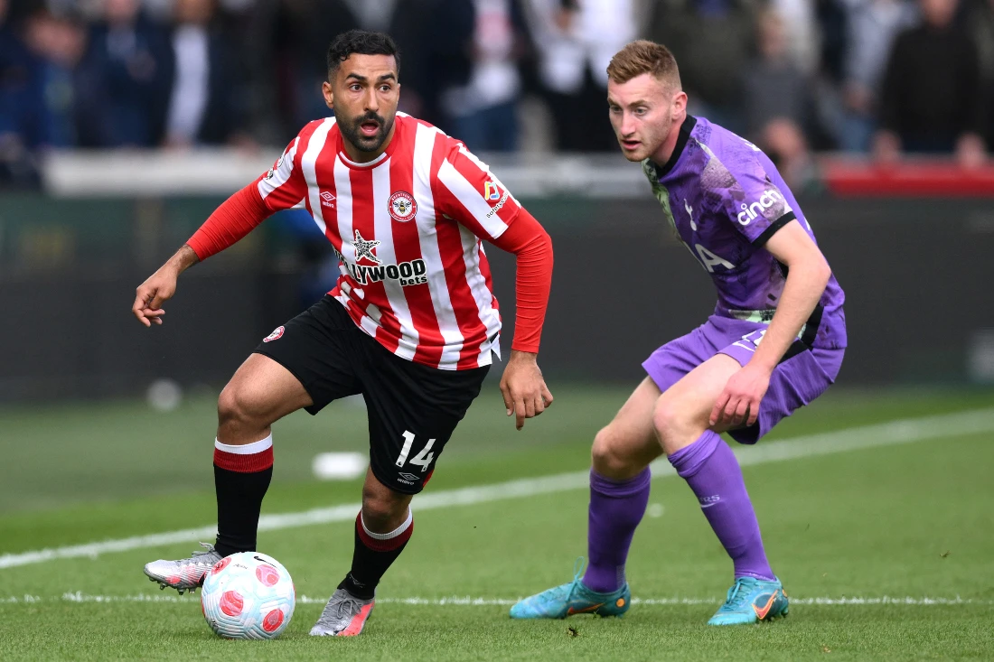 Brentford's Iranian midfielder Saman Ghoddos (L) runs with the ball during the English Premier League football match between Brentford and Tottenham Hotspur. (File/AFP)