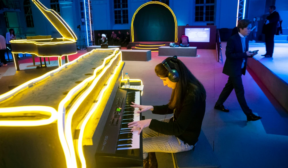 Billion youth risk hearing loss from headphones, venues: study
