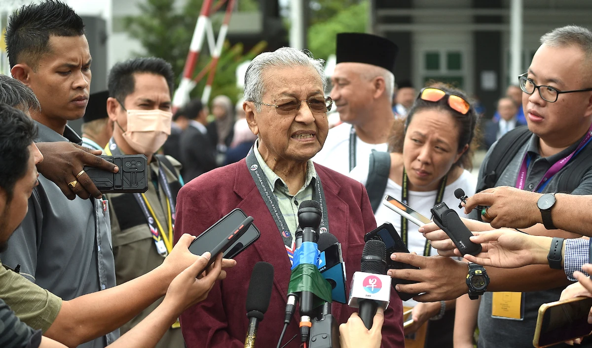 At 97, Malaysia’s Mahathir makes last election hurrah