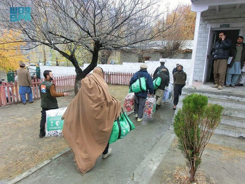 KSRelief distributed 570 winter bags in Pakistan, benefiting 3,990 individuals. (SPA)