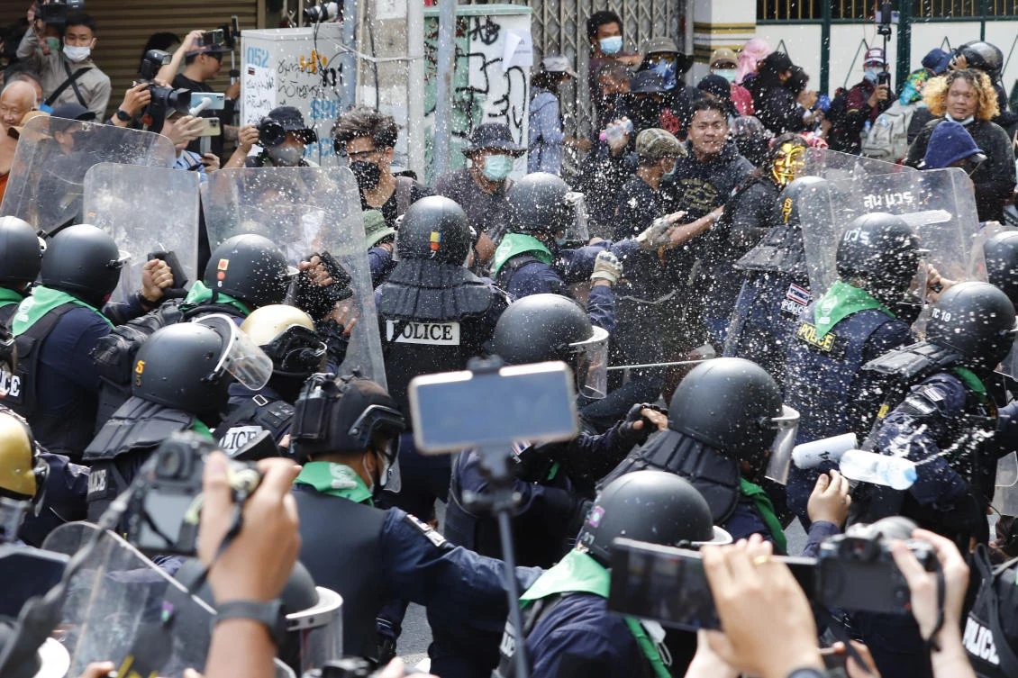 Thai police use rubber bullets to disperse protest over APEC summit