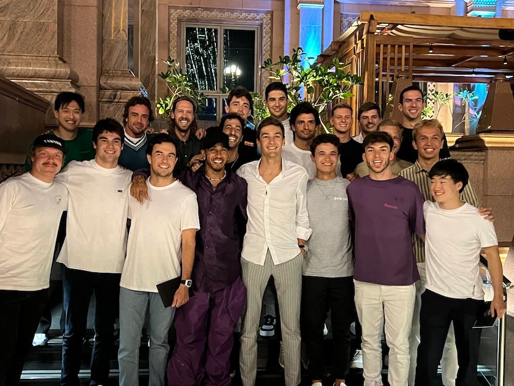 All 20 drivers of the F1 grid line up for a photo. (Instagram/George Russel)