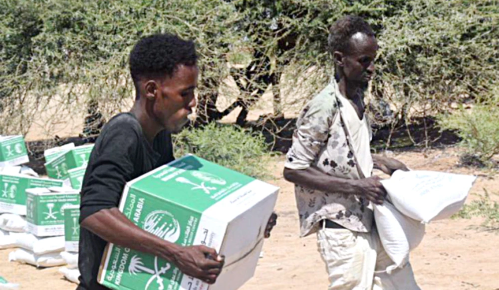 The King Salman Humanitarian Aid and Relief Center recently distributed 140 tons of food baskets in Somalia. (SPA)