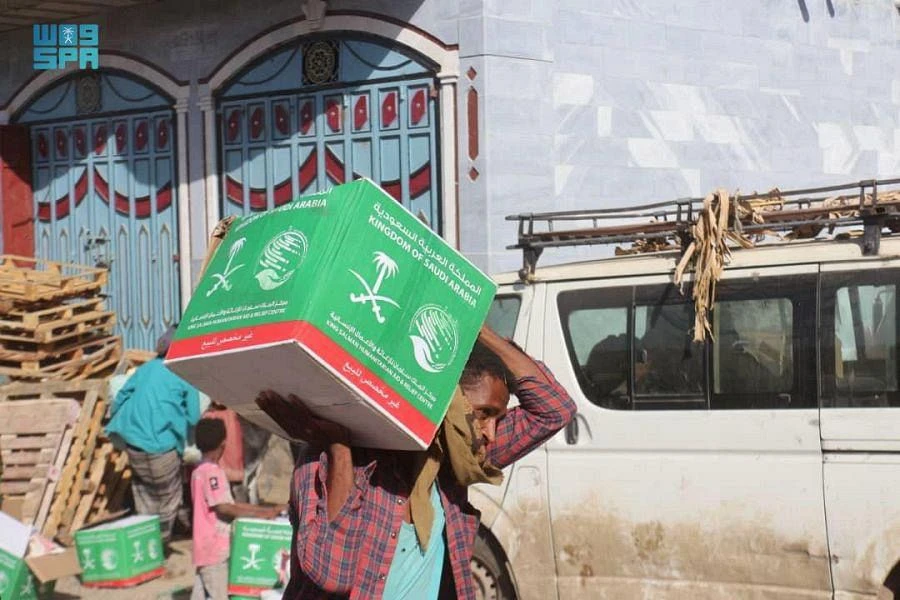 Over 32 tons of food aid were distributed to 1,800 people in the Abyan governorate. (SPA)
