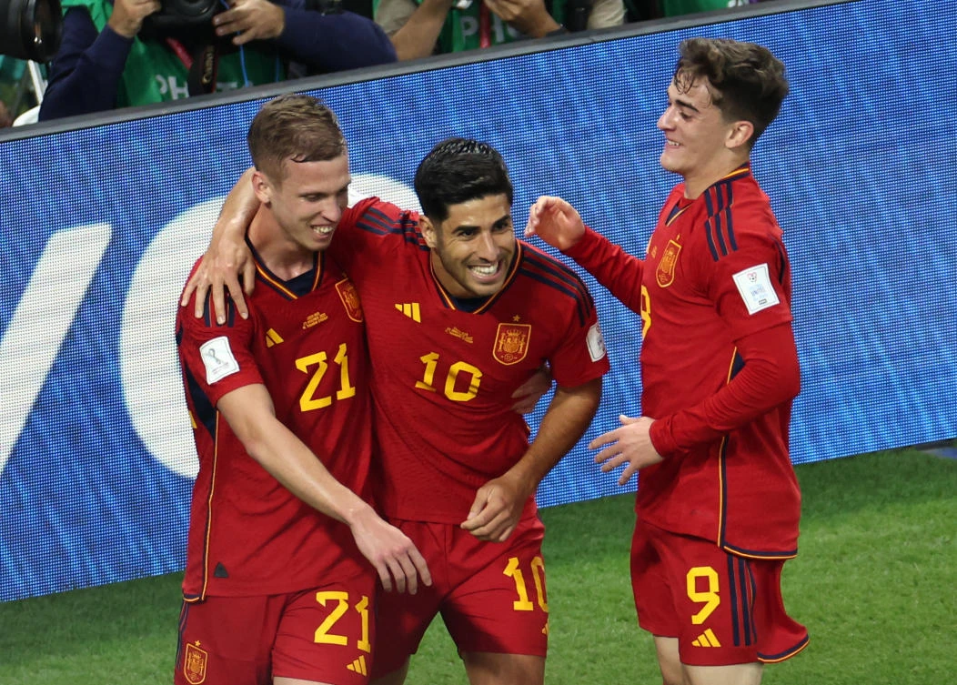 Spain ignite World Cup bid by smashing seven past Costa Rica