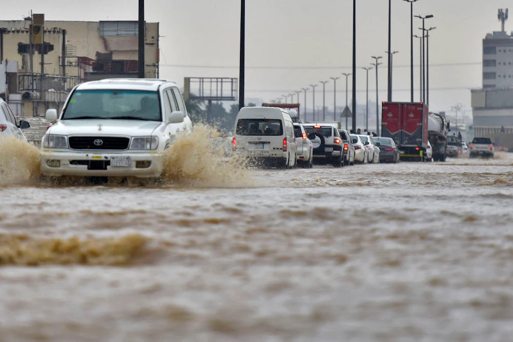 Two dead, Jeddah schools and universities close due to weather conditions