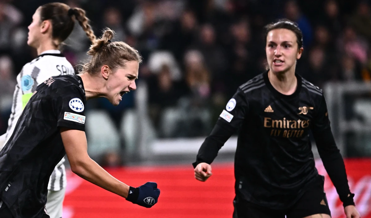 Arsenal's Dutch forward Vivianne Miedema (L) celebrates with teammate English defender Lotte Wubben-Moy after scoring a goal during the UEFA Women's Champions League Group C match against Juventus at the Juventus stadium in Turin on Thursday. (AFP)