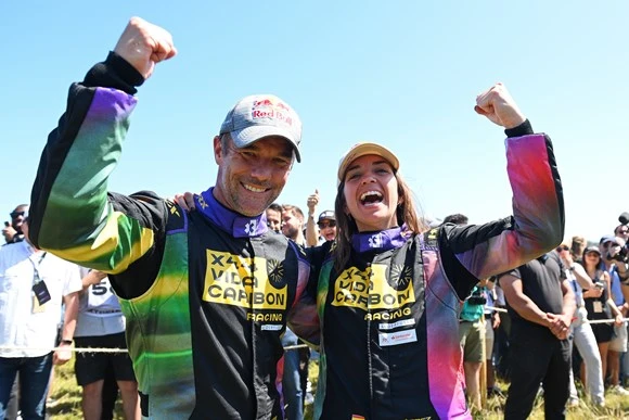 Lewis Hamilton’s X44 Vida Carbon Racing claim first Extreme E title in rollercoaster second season
