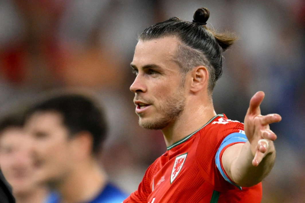 Bale makes early exit for Wales against England at World Cup