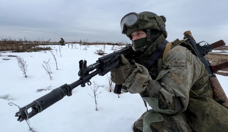 Russian paratroppers during a joint exercise of the armed forces of Russia and Belarus the city of Baranovichi in Belarus. (AFP)