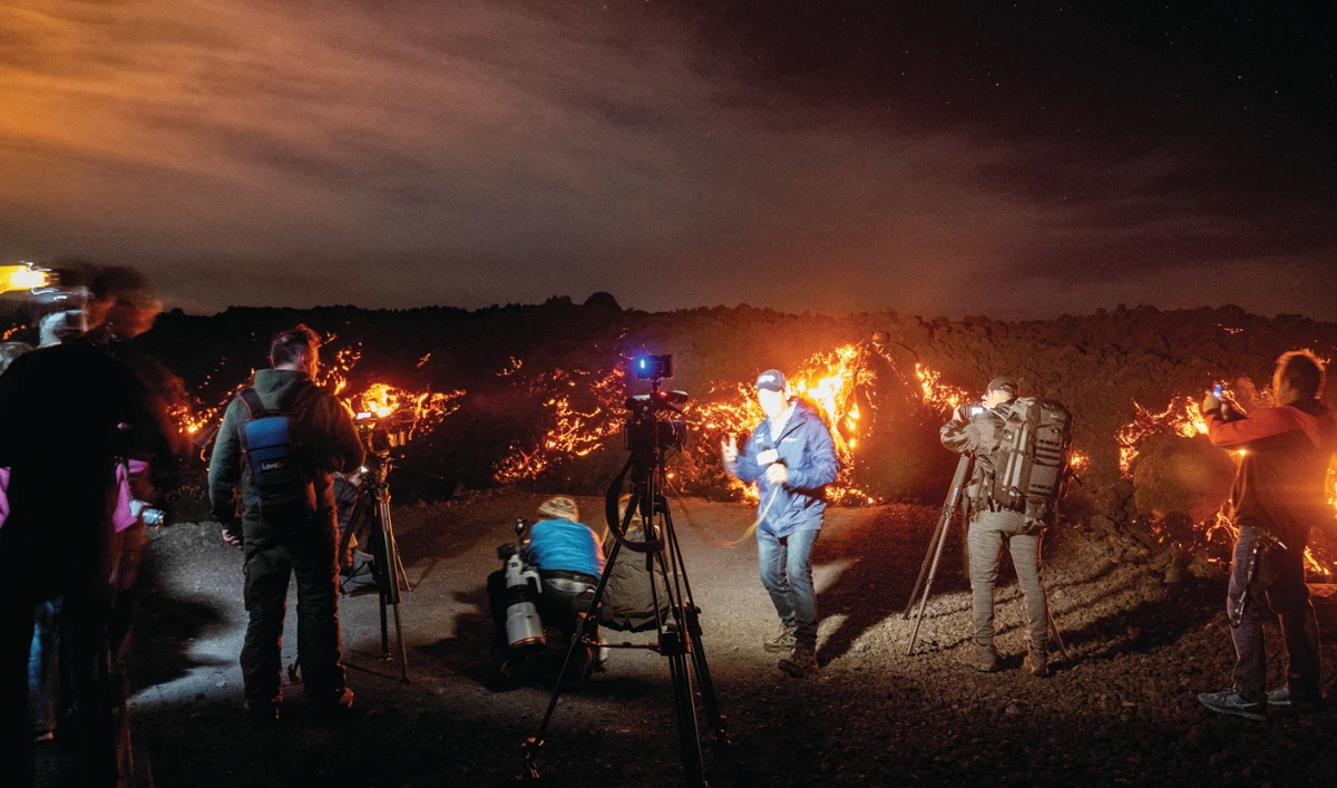 Viewers flock to watch glowing  lava ooze from Hawaii volcano