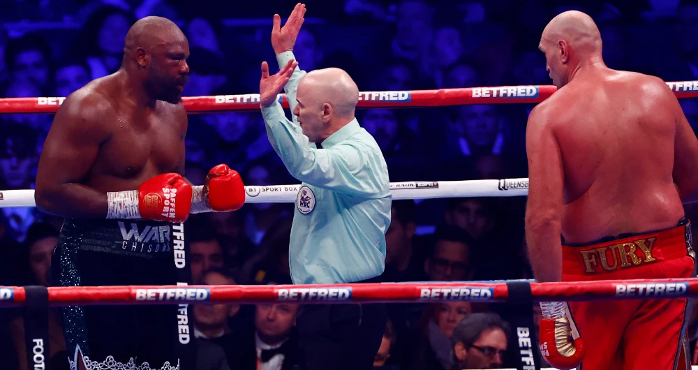 Fury stops Chisora to retain WBC heavyweight title
