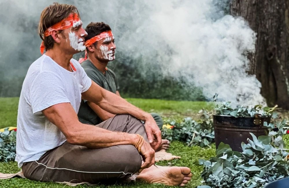Zac Efron, right, and Darin Olien in ‘Down to Earth’ Season 2. (Twitter/@ZacEfron)
