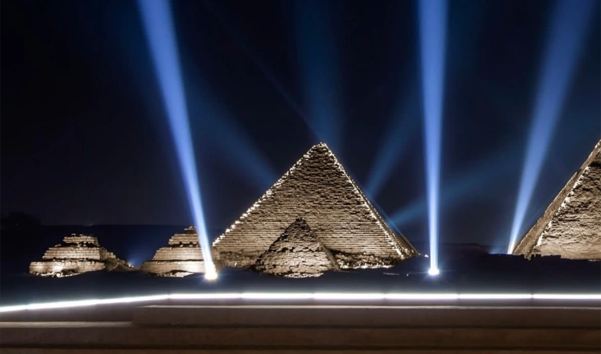 Giza pyramids backdrop for Dior fashion show