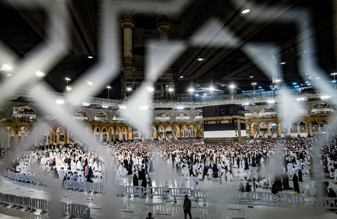 Volunteers at Grand Mosque in Makkah serve 30 million worshippers