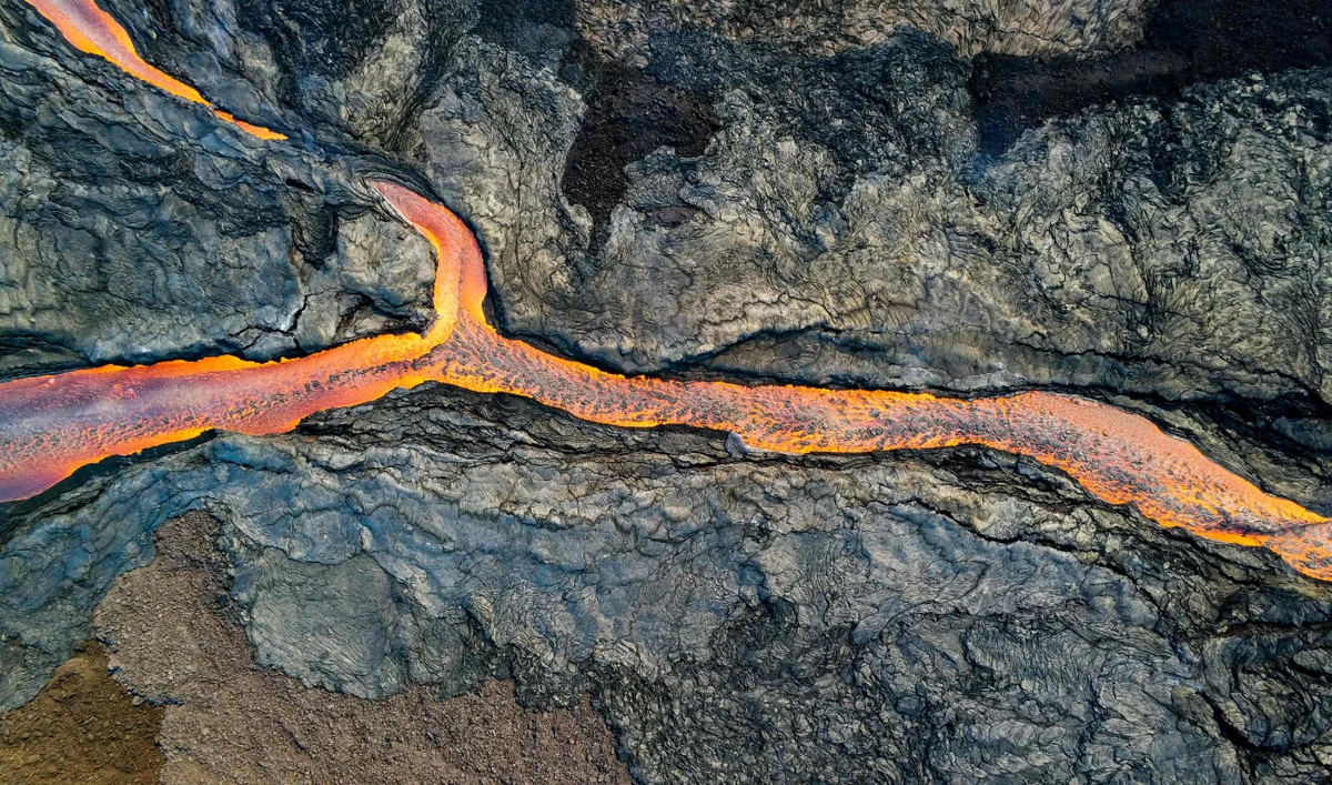 Hawaii road in limbo as Mauna Loa lava continues to crawl
