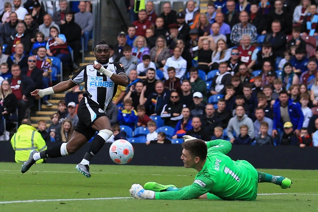 Allan Saint-Maximin not interested in leaving ‘home’ of Newcastle United