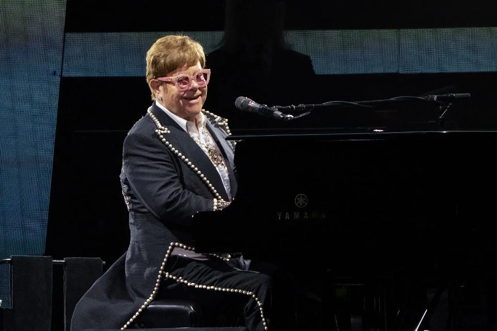 Elton John quits Twitter