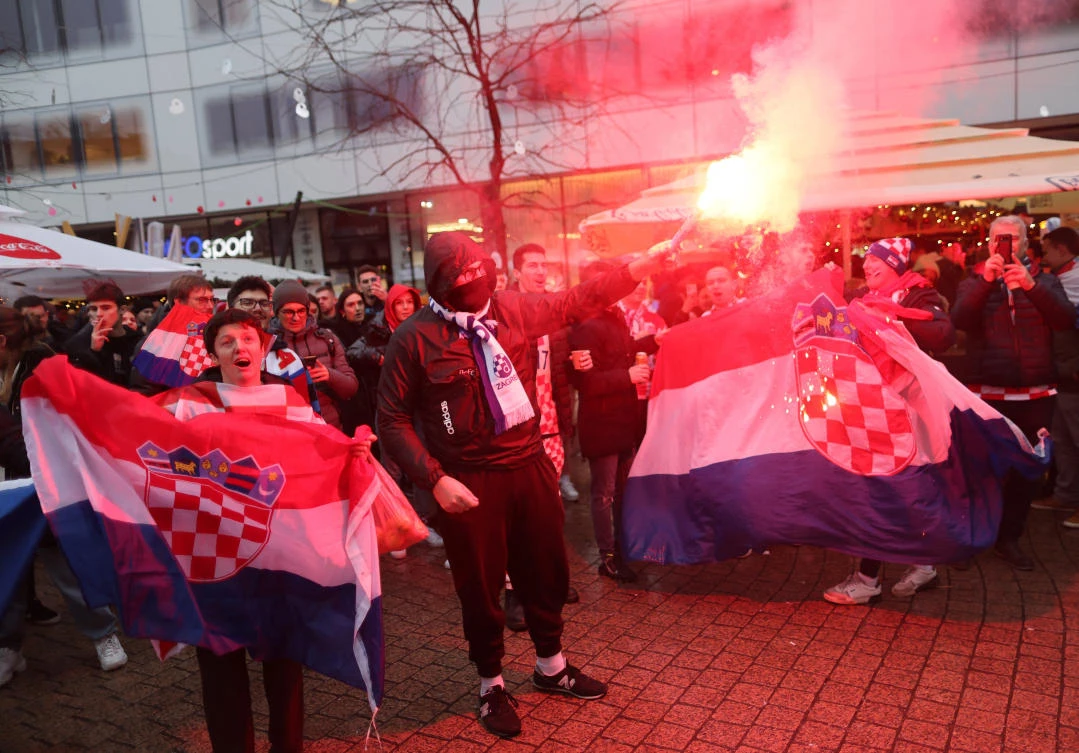 Soccer craze, pride grip Croatia before Argentina semifinal