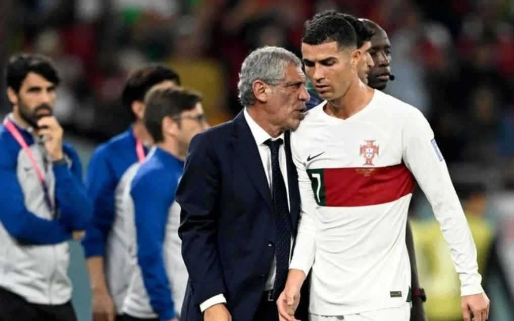 Portugal’s coach Fernando Santos greets Cristiano Ronaldo as he leaves the pitch during their World Cup match against South Korea at the Education City Stadium in Al-Rayyan. (AFP/File)