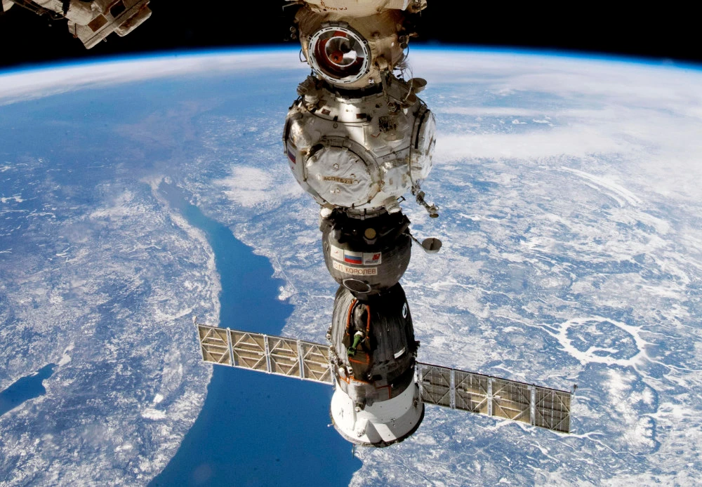 Temperature rising on Soyuz, crew not in danger
