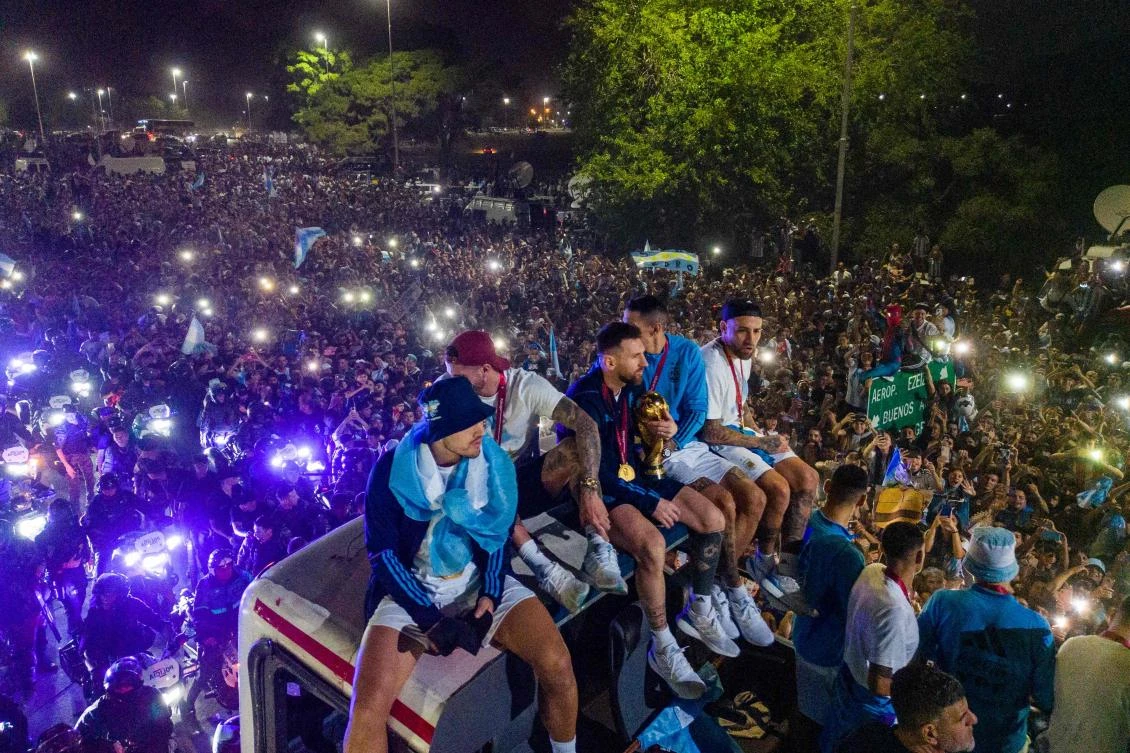 Huge crowds welcome Argentina team after World Cup victory