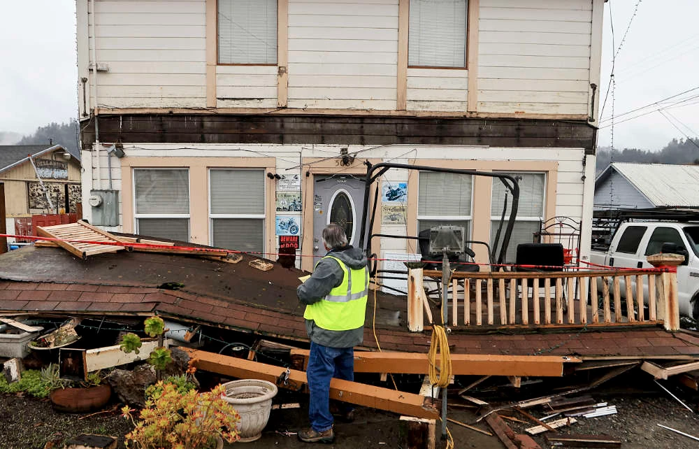 Building inspector Kevin Caldwell, red tags a home in Rio Dell, Calif., that lost an awning and deck, after an earthquake hit Humboldt County, Tuesday, Dec. 20, 2022. (AP)