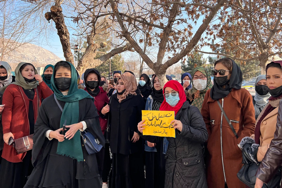 Students, lecturers protest in Kabul as Taliban close universities for women
