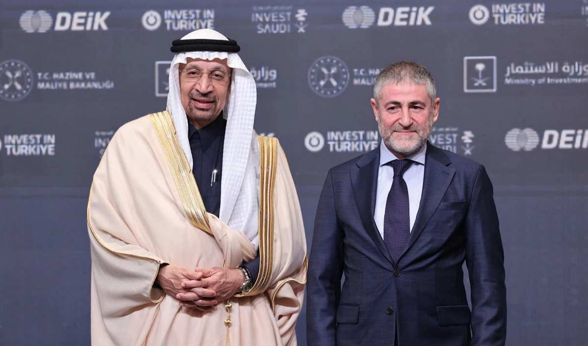 Saudi Investment Minister Khalid Al-Falih, left, with Turkish Minister of Treasury and Finance Nureddin Nebati at the business forum in Istanbul on December 22, 2022. (Photo courtesy: DEIK)