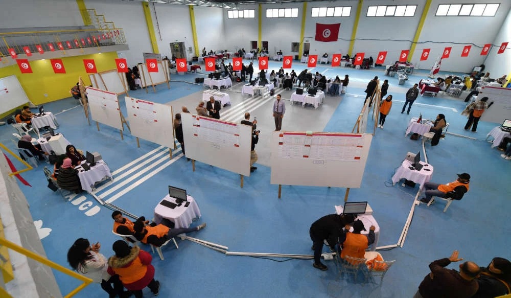 Tunisia union says election runoffs could cause chaos