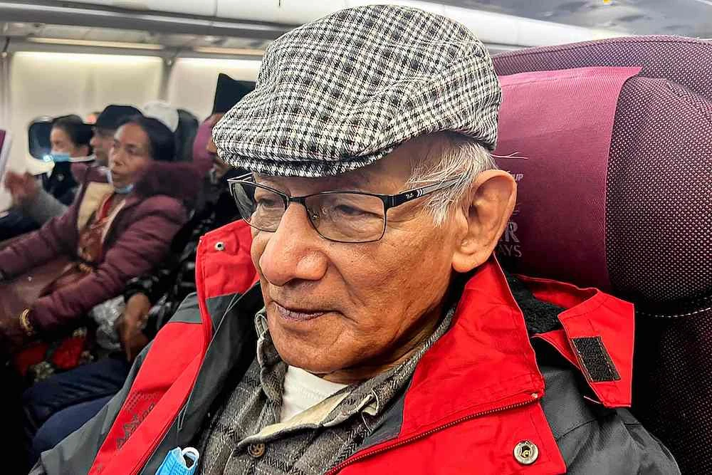 French serial killer Charles Sobhraj, center, aboard an aircraft from Kathmandu to France on Dec. 23, 2022. (AFP)