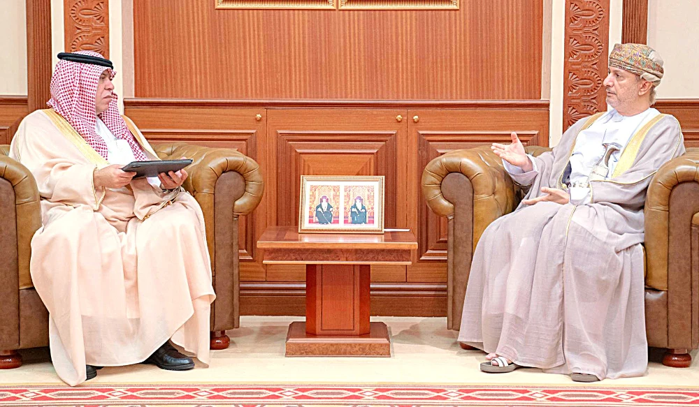 Saudi commerce minister meets with Omani officials