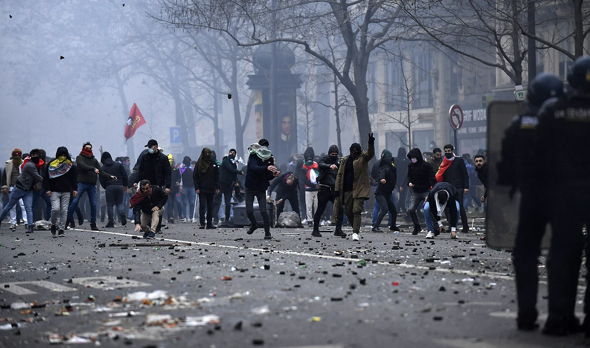 Kurds, anti-racism groups gather after deadly Paris shooting which claimed three lives