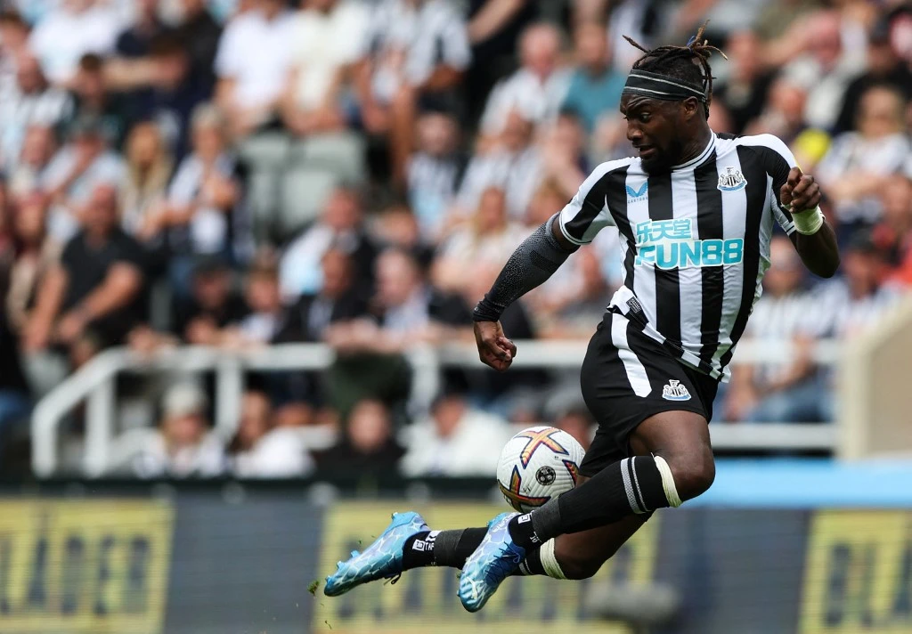 After kicking off the campaign with a glittering performance against Manchester City and a goal-of-the-season contender at Wolverhampton Wanderers, injury saw Allan Saint-Maximin sit out weeks of action. (AFP)