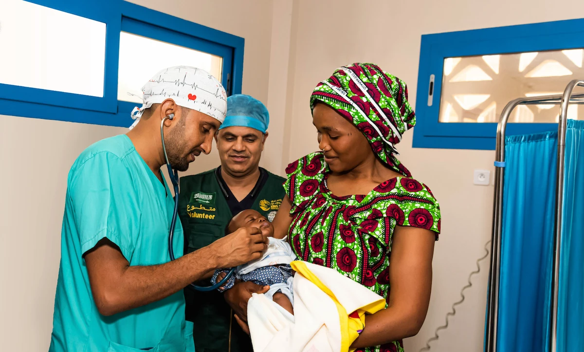 Beneficiaries of a KSrelief medical project for open-heart surgery and catheterization in Mali can be seen. (KSrelief)