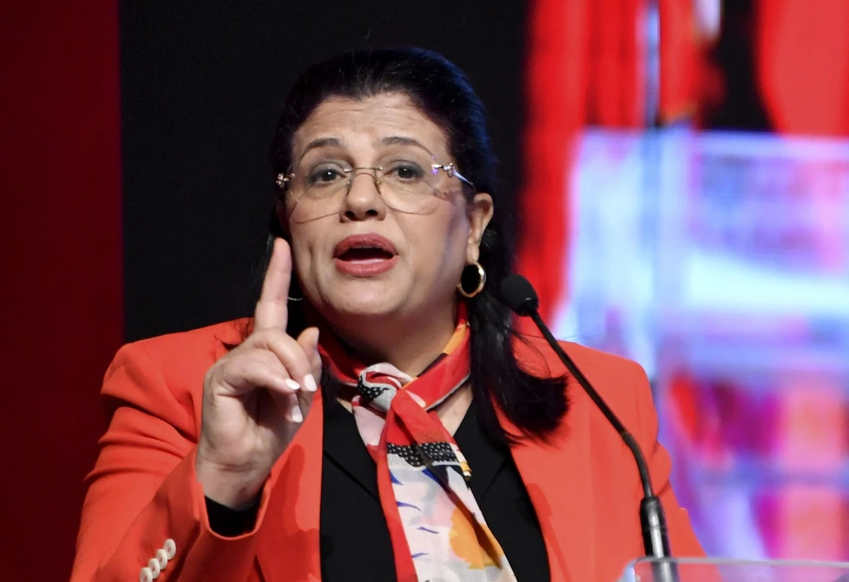 Tunisia to raise new taxes to close budget deficit