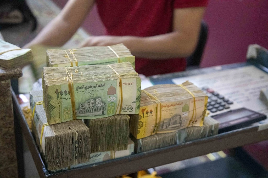 Houthi oil facility attacks blamed for Yemeni riyal’s new slide
