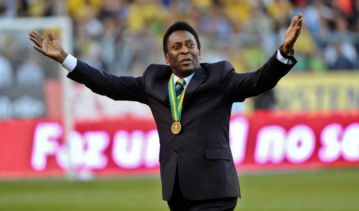 Brazil's football legend Pele acknowledges cheers from the audience as he enters Rasunda stadium, ahead of the friendly match between Sweden and Brazil, in Stockholm, Sweden, August 15, 2012. (REUTERS/File)