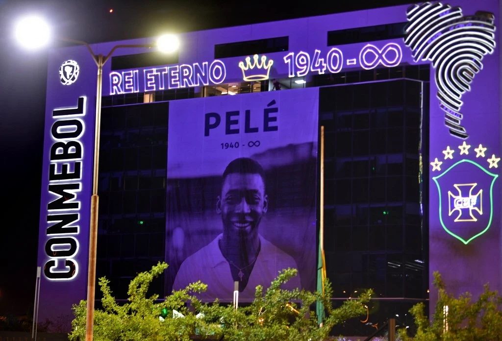 Pele: Arabs mourn the king of football