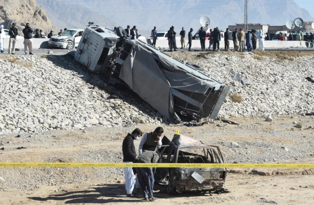 Pakistani security officials inspect a burnt car after a suicide bomb attack targeting a police truck in Quetta, Balochistan, on NovPakistani security officials inspect a burnt car after a suicide bomb attack targeting a police truck in Quetta, Balochistan, on Nov. 30, 2022. (AFP file photo) 30, 2022. (AFP)