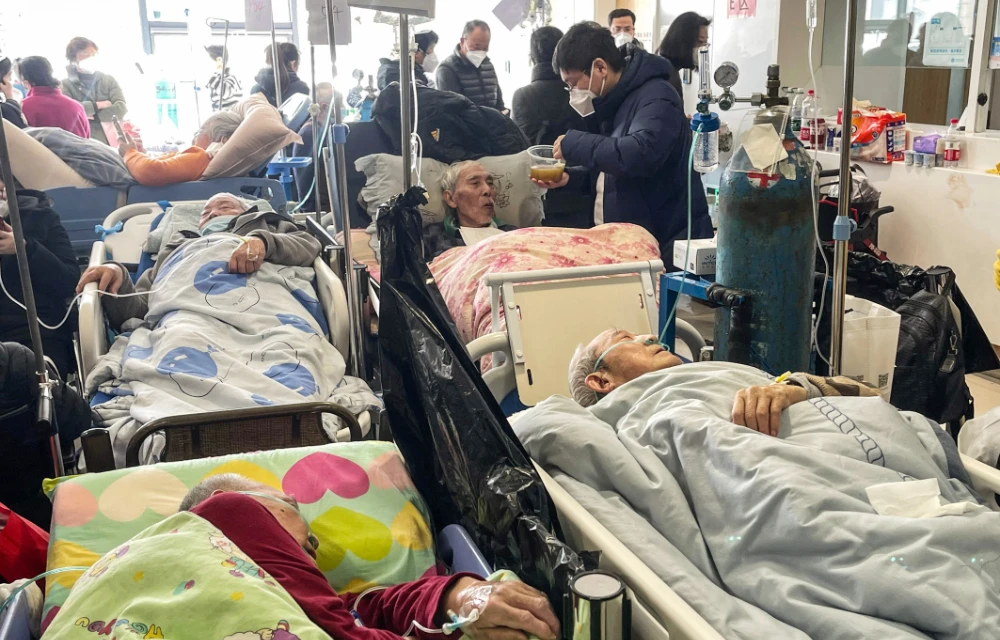 Patients on stretchers are seen at Tongren hospital in Shanghai on January 3, 2023. (AFP)