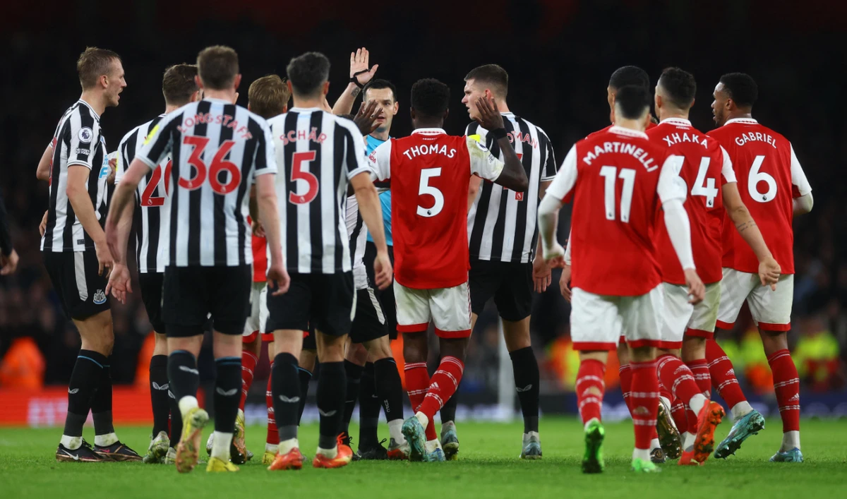 Players from Arsenal and Newcastle United remonstrate with referee Andrew Madley during their Premier League match on Jan. 3, 2023. (Reuters)