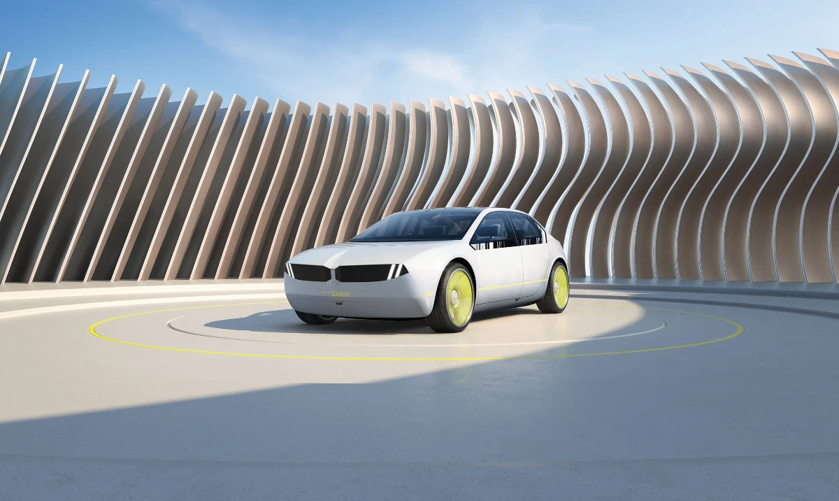 The BMW i Vision Dee can talk to people and, at the same time, express moods such as joy, astonishment or approval visually.