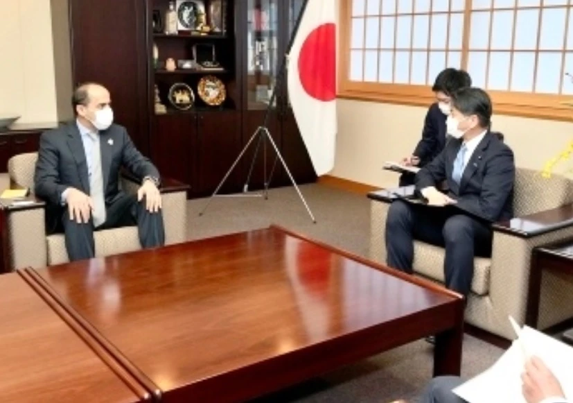 Japan’s State Minister for Foreign Affairs Kenji Yamada received a courtesy call from Shihab Al Faheem, UAE’s Ambassador on January 10. (MOFA)
