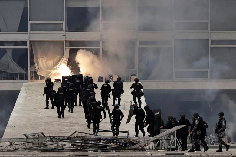 Security forces operate as supporters of Brazil's former President Jair Bolsonaro demonstrate against President Luiz Inacio Lula da Silva, in Planalto Palace, in Brasilia, Brazil. (File/Reuters)