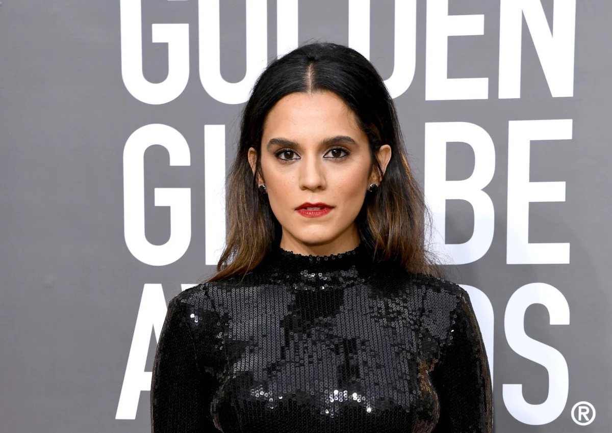Actress Sepideh Moafi pays tribute to Iranian protest victims at Golden Globes