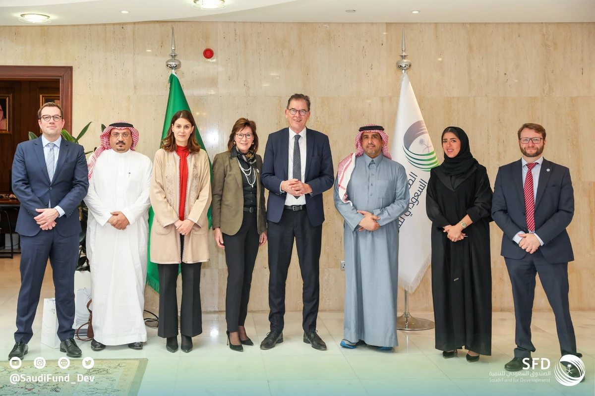 An official from the Saudi Fund for Development met with a delegation from the UN Industrial Development Organization in Riyadh. (Twitter/@SaudiFund_Dev)