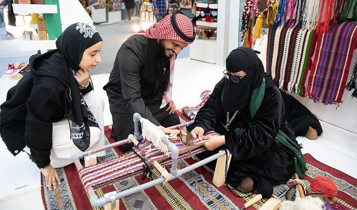 Today, the traditional art can be seen on modern products such as mobile phone covers, bracelets and bags. (SPA)