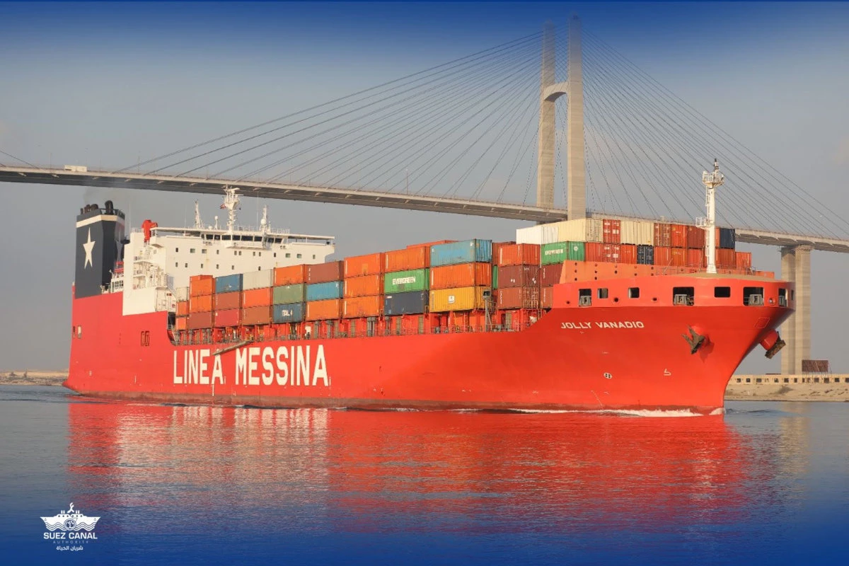 Egypt cited for efforts to improve navigation in Suez Canal