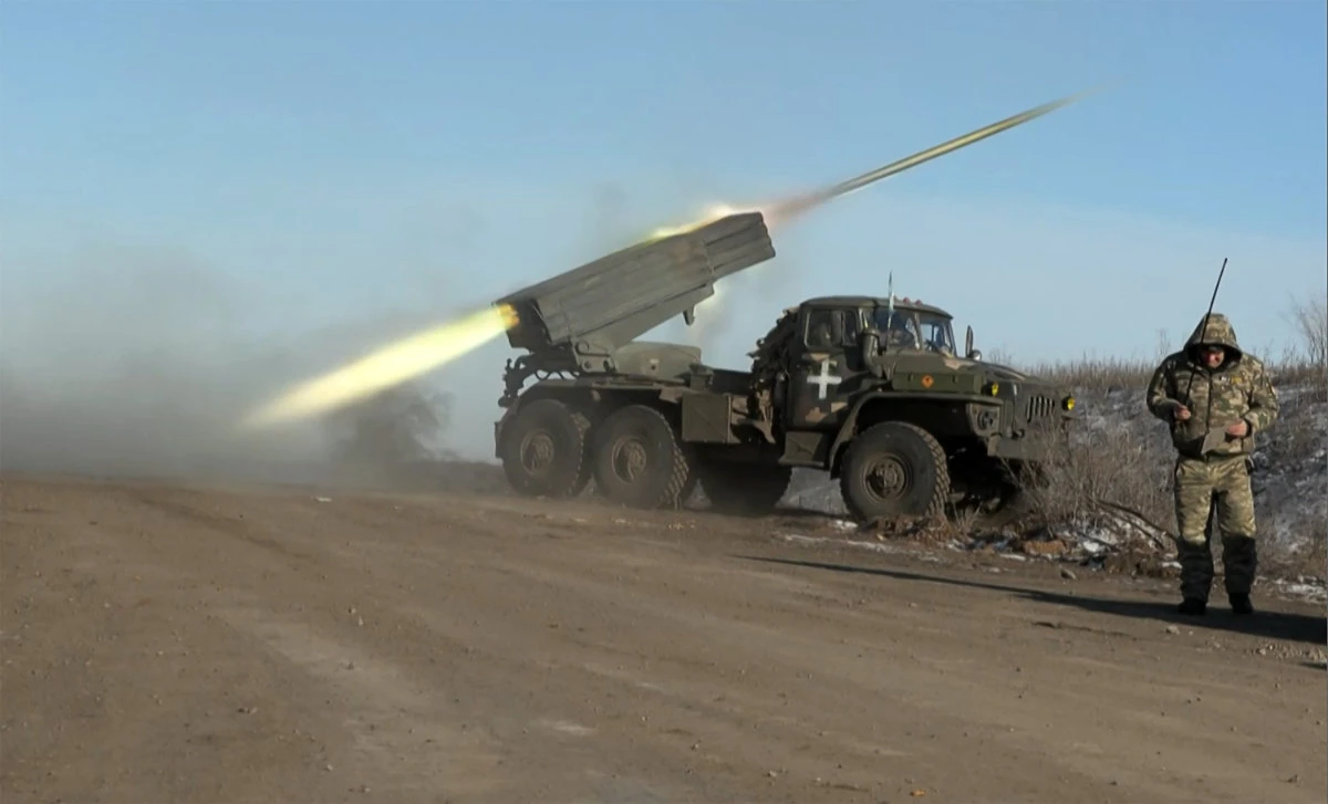 Ukraine says forces holding out against Russia in battle for Soledar